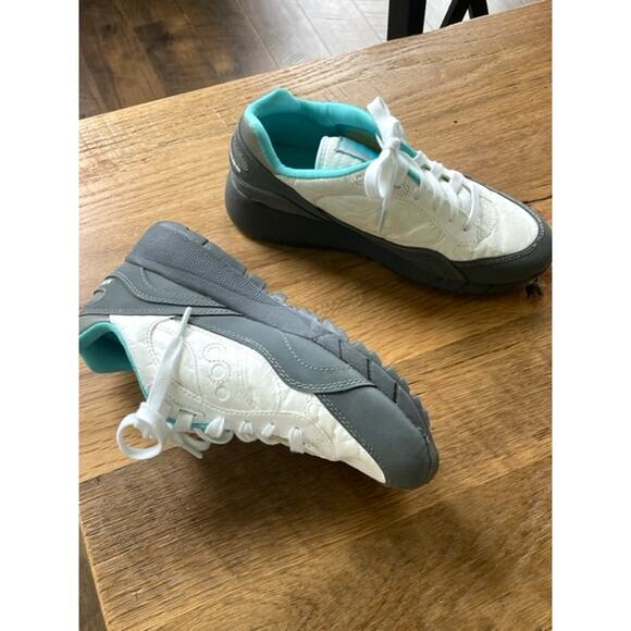Athletic_Shoes